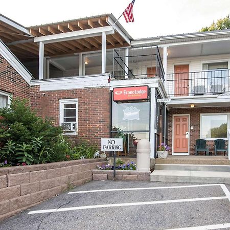 Tiltonlodge Inn & Suites Bagian luar foto