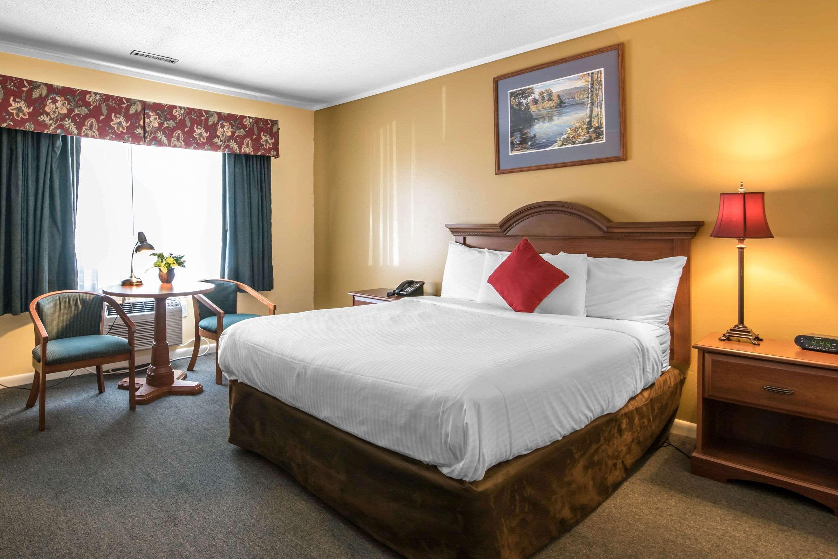 Tiltonlodge Inn & Suites Bagian luar foto