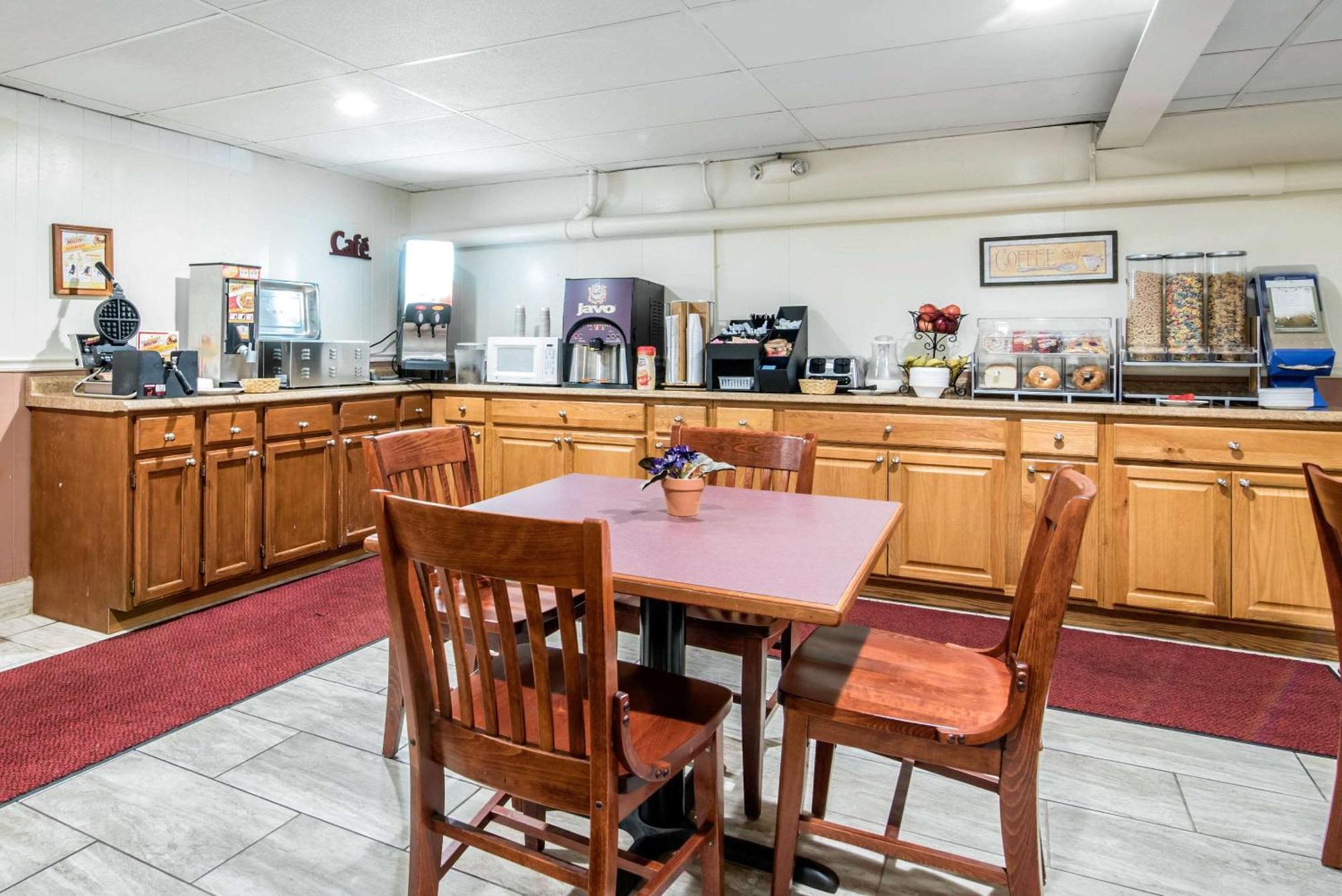Tiltonlodge Inn & Suites Bagian luar foto