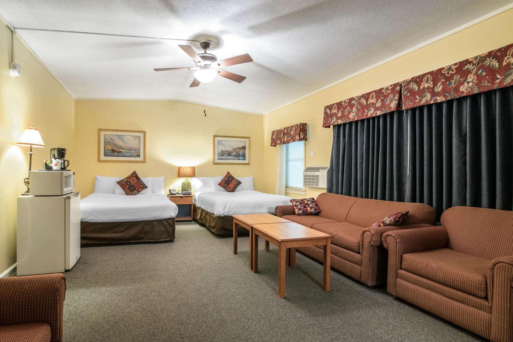 Tiltonlodge Inn & Suites Bagian luar foto