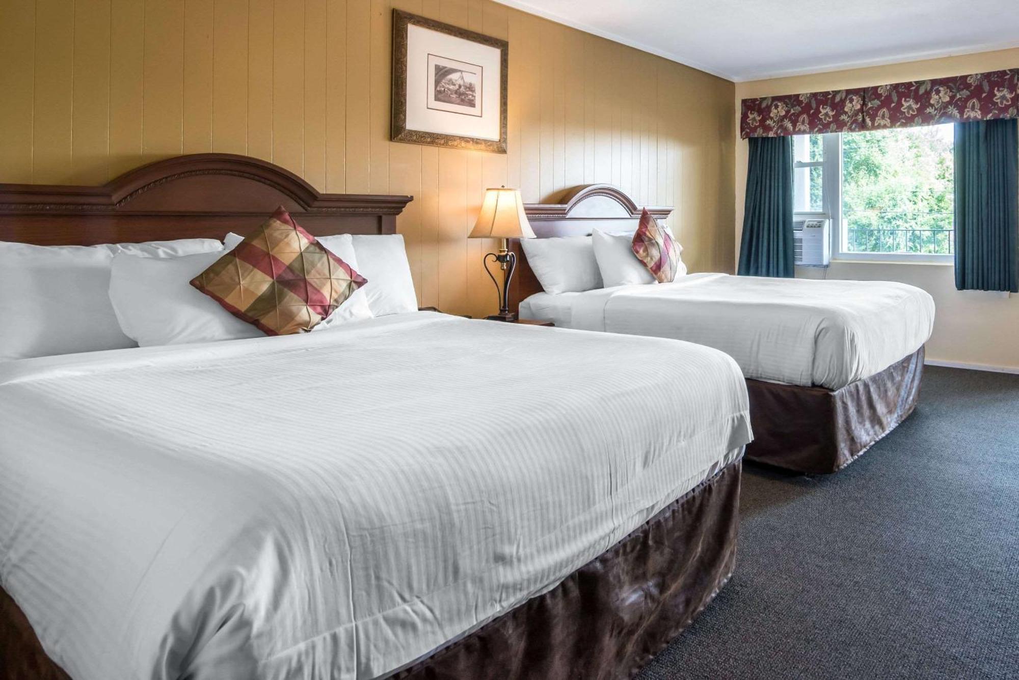 Tiltonlodge Inn & Suites Bagian luar foto