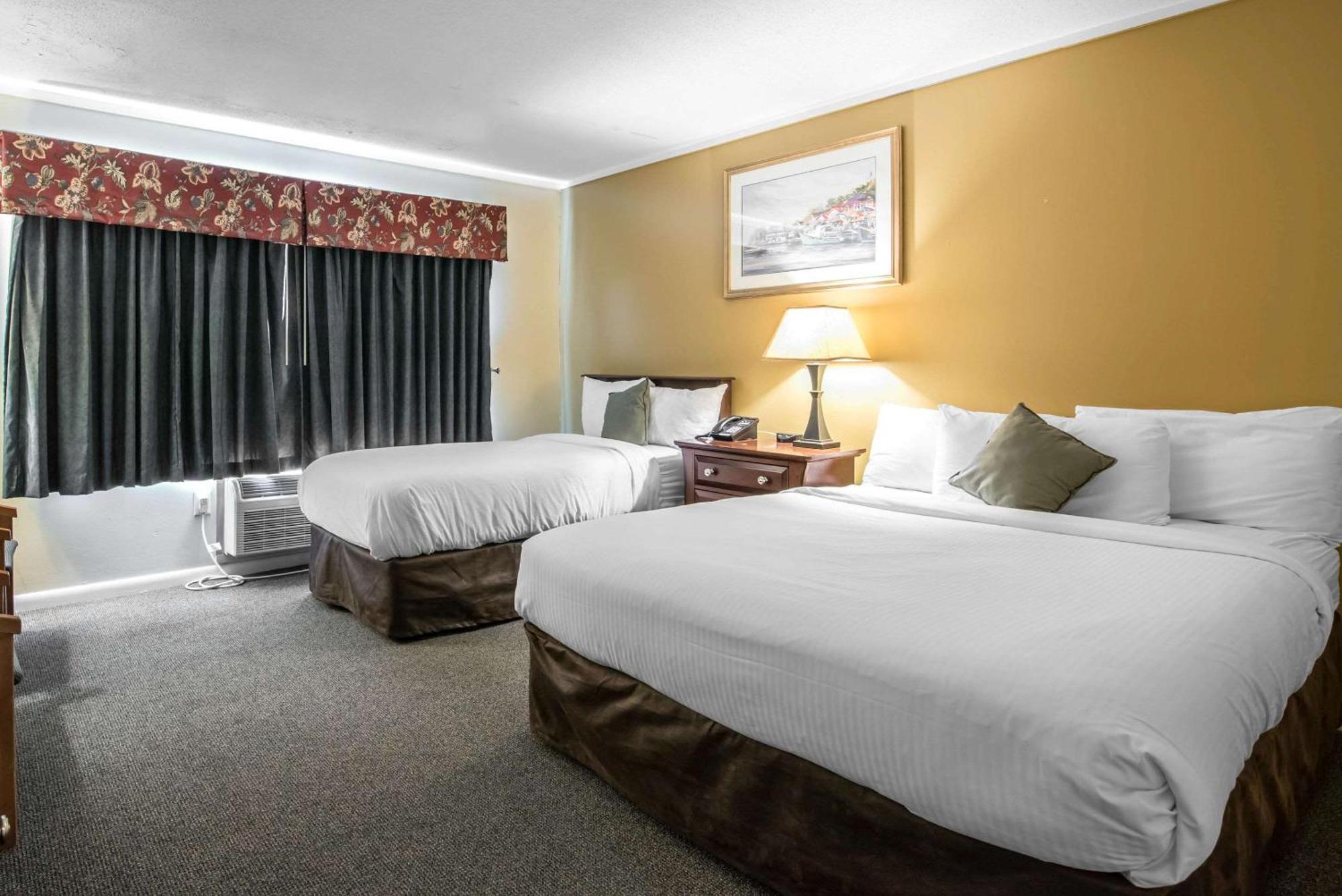 Tiltonlodge Inn & Suites Bagian luar foto